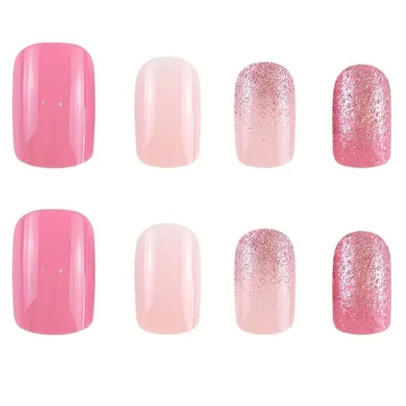 🍸🩷🎄HOLIDAY NAILS! - Picture 4 of 5